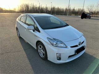 2010 Toyota Prius III (XW30), белый, 1155000 рублей, вид 3