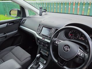 2021 Volkswagen Sharan II Рестайлинг, чёрный, 2125000 рублей, вид 5