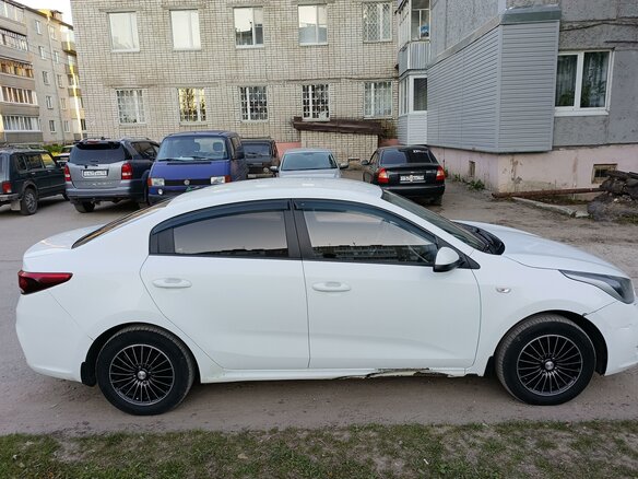2018 Kia Rio IV, белый, 850000 рублей - вид 1