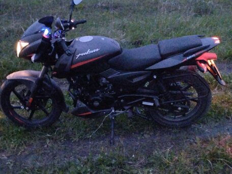 2024 Bajaj Pulsar 180, чёрный, 180000 рублей, вид 2