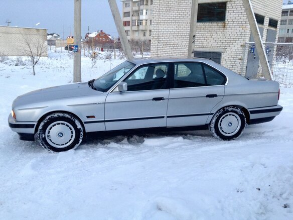 1990 BMW 5 серии 520i III (E34), серебристый - вид 2