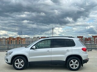 2013 Volkswagen Tiguan I Рестайлинг, серебристый, 1449000 рублей, вид 2