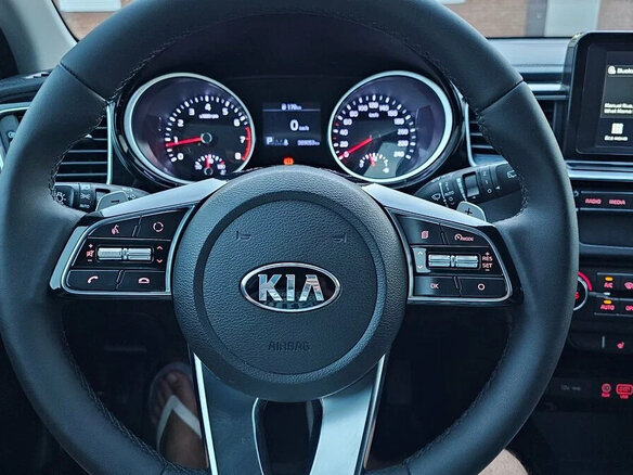 2019 Kia Ceed III, красный, 1300000 рублей - вид 10