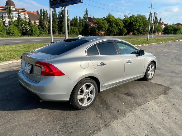 2011 Volvo S60 II, серебристый, 1400001 рублей - вид 4