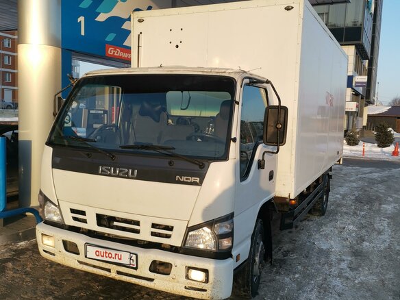 2010 Isuzu Elf (N-series), белый, 1900000 рублей