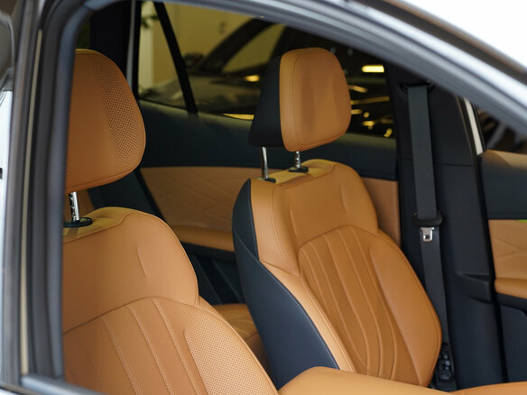 2026 Geely EX5 Гибрид EM-R, белый, 3829990 рублей - вид 18