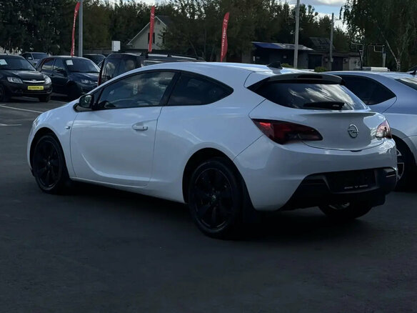 2013 Opel Astra GTC J Рестайлинг, белый - вид 4
