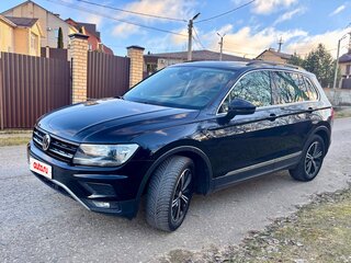 2018 Volkswagen Tiguan II, чёрный, 2290000 рублей, вид 1