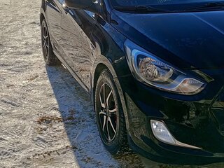 2013 Hyundai Solaris I, чёрный, 555555 рублей, вид 4