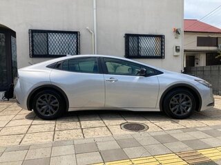 2025 Toyota Prius V (XW60), серебристый, 3300000 рублей, вид 4