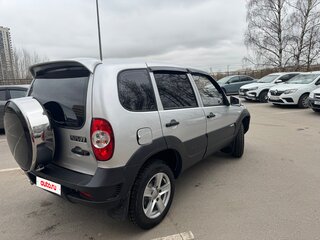 2013 Chevrolet Niva I Рестайлинг, серебристый, 750000 рублей, вид 5