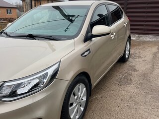2015 Kia Rio III Рестайлинг, бежевый, 1090000 рублей, вид 1