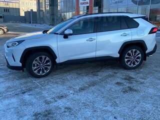 2022 Toyota RAV4 V (XA50), белый, 3700000 рублей, вид 2
