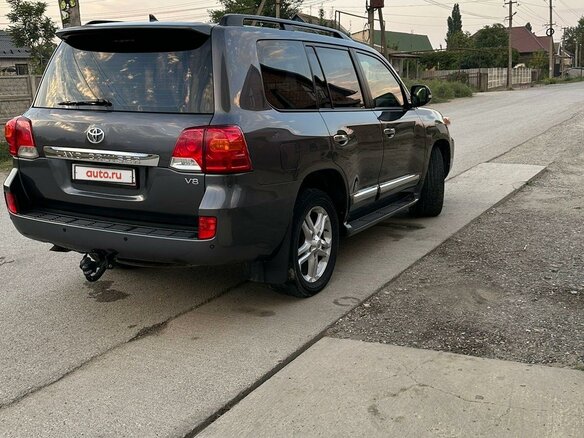 2013 Toyota Land Cruiser 200 Series Рестайлинг 1, серый, 4200000 рублей - вид 4