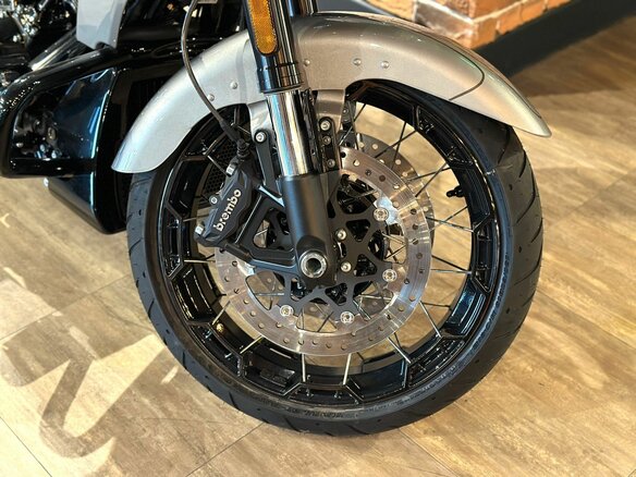 2023 Harley-Davidson CVO Road Glide, серебристый, 4900000 рублей - вид 3