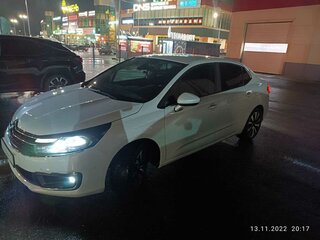 2017 Citroen C4 II Рестайлинг, белый, 1199000 рублей, вид 3