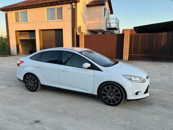 2012 Ford Focus III, белый, 1050000 рублей - вид 3