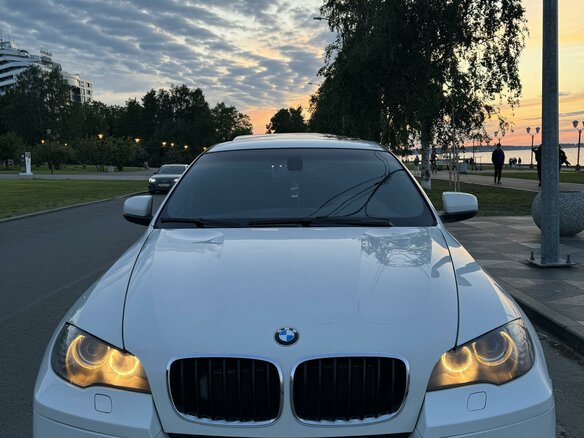 2010 BMW X6 50i 8-speed I (E71), белый, 1750000 рублей - вид 1