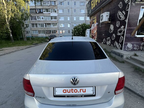 2014 Volkswagen Polo V, серебристый, 850000 рублей - вид 2