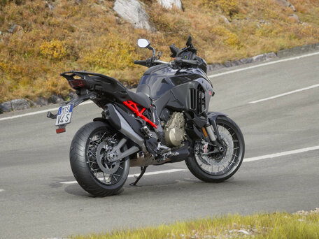 2026 Ducati Multistrada V4, чёрный, 3150000 рублей, вид 2