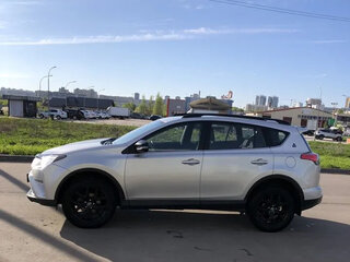2018 Toyota RAV4 IV (XA40) Рестайлинг, серебристый, 2450000 рублей, вид 3