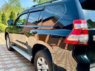 2017 Toyota Land Cruiser Prado 6-speed 150 Series Рестайлинг 1, чёрный, 4150000 рублей, вид 4