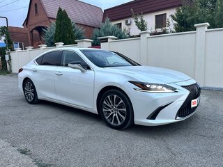2019 Lexus ES 250 VII, белый, 4800000 рублей, вид 3