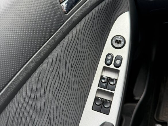 2011 Hyundai Solaris I, чёрный, 700000 рублей - вид 6