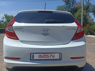 2015 Hyundai Solaris I Рестайлинг, белый, 660000 рублей, вид 4