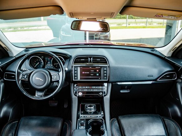 2017 Jaguar F-Pace I, красный, 1910000 рублей - вид 17