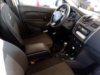 2015 Renault Logan II, белый, 640000 рублей, вид 4