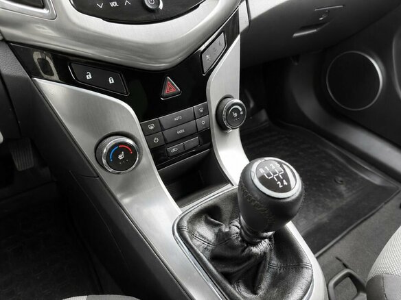 2014 Chevrolet Cruze I Рестайлинг, серебристый, 700000 рублей - вид 11