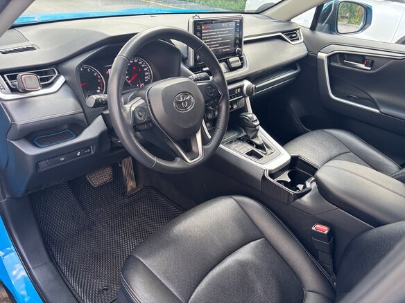 2020 Toyota RAV4 V (XA50), синий, 2720000 рублей - вид 14