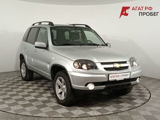 2018 Chevrolet Niva I Рестайлинг, серебристый, 850000 рублей, вид 1