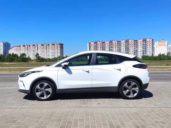 2022 Geely Geometry C 70 kWh, белый, 1650000 рублей - вид 4