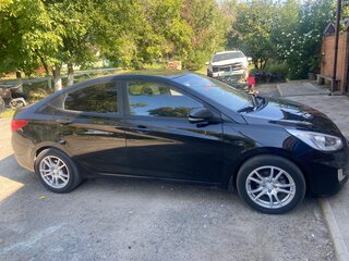 2013 Hyundai Solaris I, чёрный, 700000 рублей, вид 2