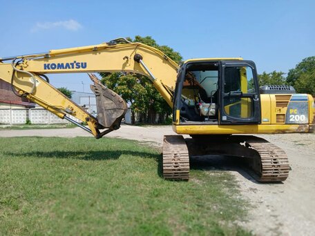 2009 Komatsu PC200-8, жёлтый, 3200000 рублей, вид 2