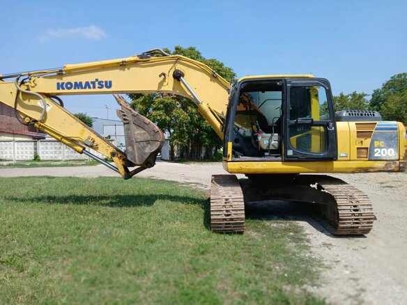 2009 Komatsu PC200-8, жёлтый, 3200000 рублей - вид 1