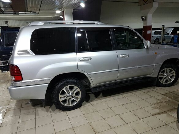 2006 Lexus LX 470 II Рестайлинг, серебристый - вид 1