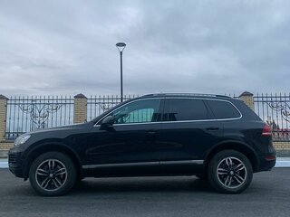 2014 Volkswagen Touareg II, чёрный, 2500000 рублей, вид 2