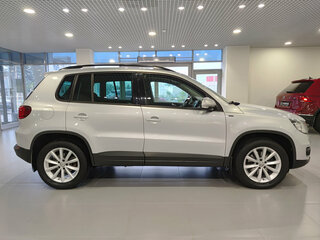 2016 Volkswagen Tiguan I Рестайлинг, серебристый, 1097000 рублей, вид 4