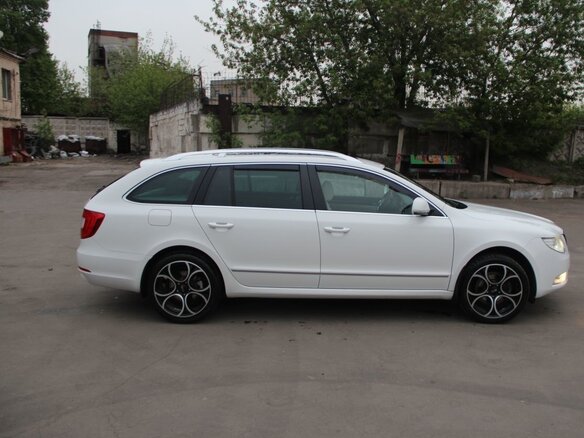 2012 Skoda Superb, белый - вид 2