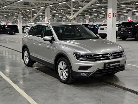 2018 Volkswagen Tiguan II, серебристый, 3000000 рублей, вид 3
