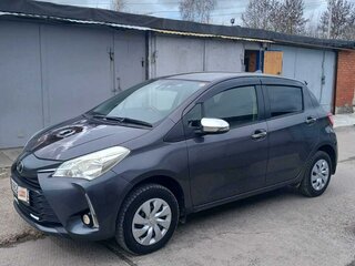 2018 Toyota Vitz III (XP130) Рестайлинг, серый, 1350000 рублей, вид 1