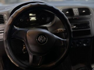 2015 Volkswagen Polo V Рестайлинг, чёрный, 960000 рублей, вид 5