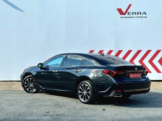 2022 Toyota Avalon V, чёрный, 3435000 рублей, вид 3