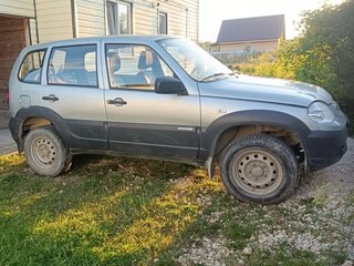 2015 Chevrolet Niva I Рестайлинг, серебристый, 550000 рублей, вид 2