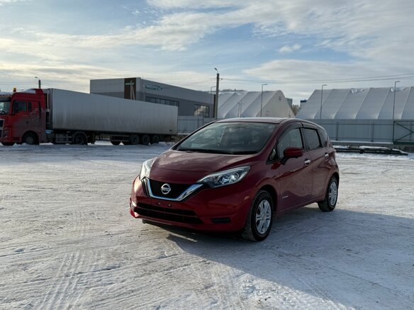 2017 Nissan Note e-Power II Рестайлинг, красный, 1150000 рублей - вид 2