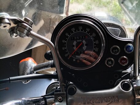 2010 Triumph Bonneville T100, серебристый, 500000 рублей, вид 2