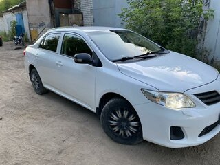 2010 Toyota Corolla X (E140, E150) Рестайлинг, белый, 850000 рублей, вид 3